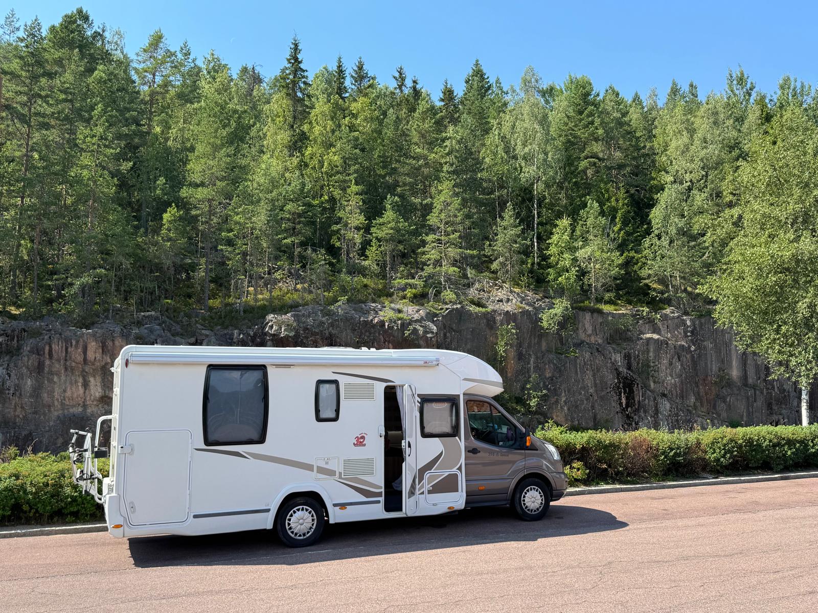 Camper geparkeerd in Noorwegen campertips