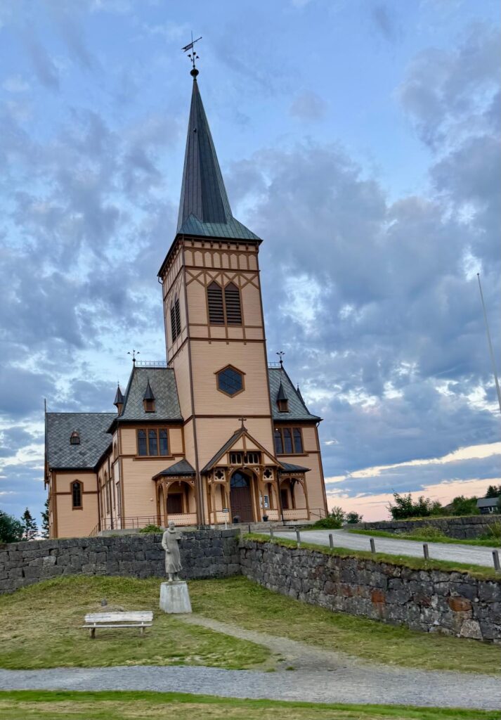 Vågan Kirke