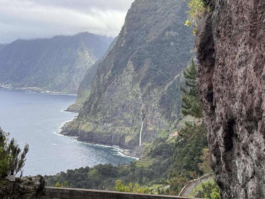 Waterval Madeira uitzicht langs de weg